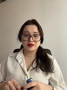 Cute kitty- online show from January 8, 2026, 11:55 pm