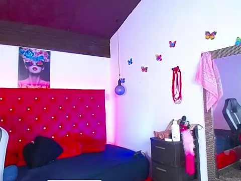 kriss sweetboobs10 online show from December 4, 2025, 12:04 pm