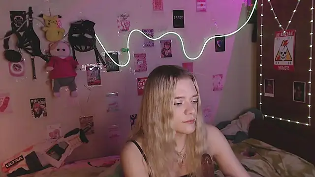 Your Horny Friends online show from November 3, 2025, 2:31 pm