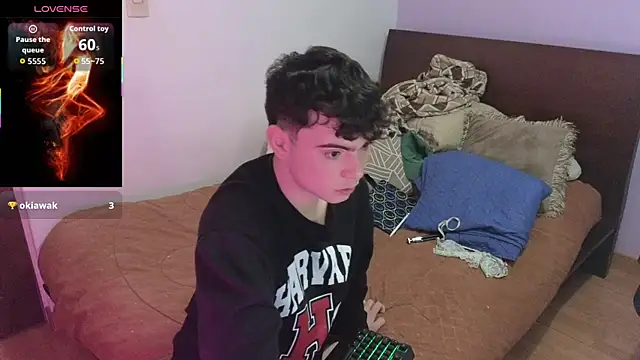 lukeboyce33 online show from May 19, 2026, 1:56 am