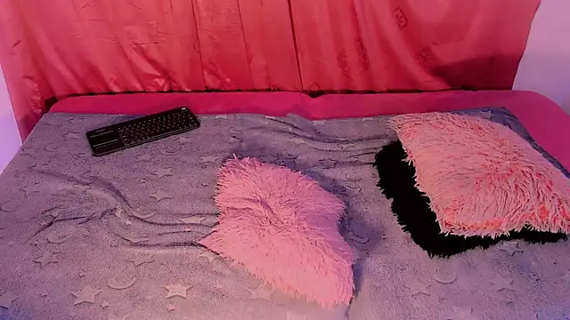 Mariana-ofc online show from October 17, 2025, 12:18 pm