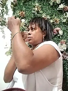 Tu-Reina online show from September 29, 2025, 9:09 pm