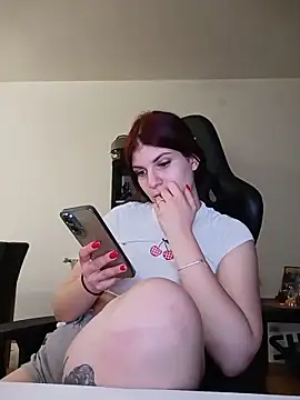 MeCherryy online show from May 17, 2026, 7:36 pm