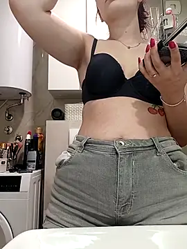 MeCherryy online show from May 13, 2026, 5:20 pm