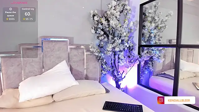 Kendallbleer online show from October 26, 2025, 11:54 am