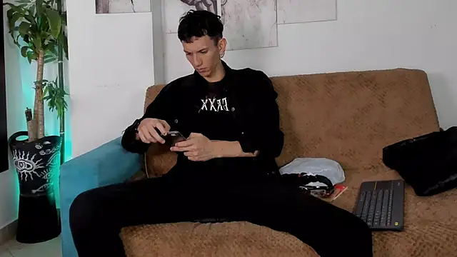 Giotrashy online show from December 17, 2025, 12:15 am