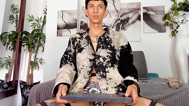 Snapshot of Giotrashy chatting on April 16, 2026, 4:19 pm Giotrashy online show from April 16, 2026, 4:19 pm
