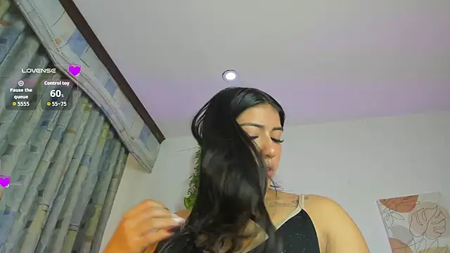 Snapshot of Quiinn_bx chatting on May 18, 2026, 8:13 pm Quiinn bx online show from May 18, 2026, 8:13 pm
