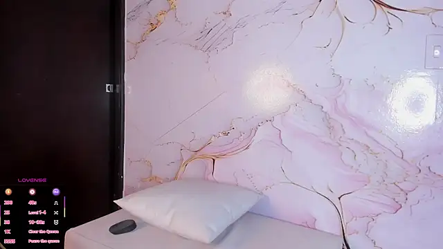 elizabeth swan18 online show from December 22, 2025, 2:50 pm