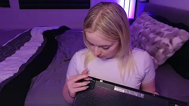 Snapshot of margot_robbie7 chatting on May 20, 2026, 1:57 am margot robbie7 online show from May 20, 2026, 1:57 am