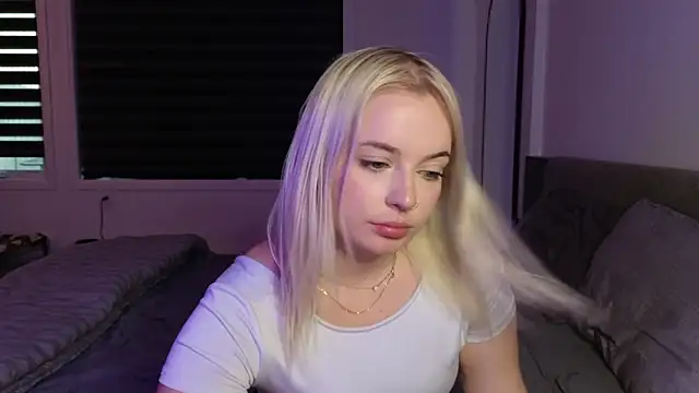 Snapshot of margot_robbie7 chatting on October 8, 2025, 10:43 pm margot robbie7 online show from October 8, 2025, 10:43 pm
