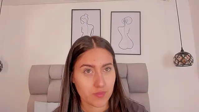 Hanna Evans   online show from October 17, 2025, 12:40 pm