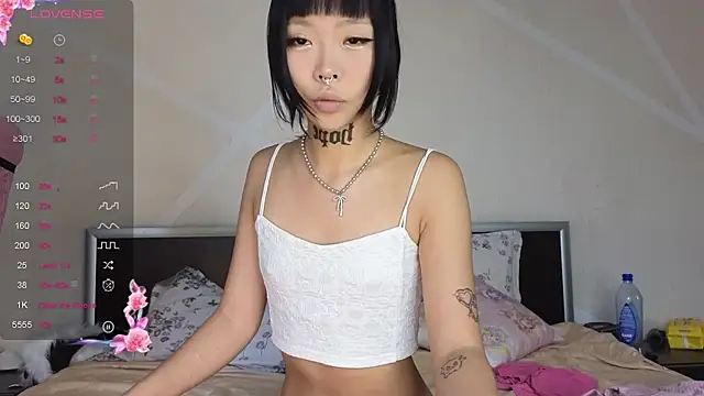 Snapshot of Sssatoshii chatting on June 19, 2026, 12:44 pm Sssatoshii online show from June 19, 2026, 12:44 pm