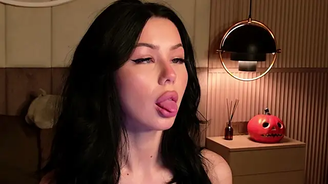 Snapshot of Leya_Foxhall chatting on October 21, 2025, 10:47 am Leya Foxhall online show from October 21, 2025, 10:47 am