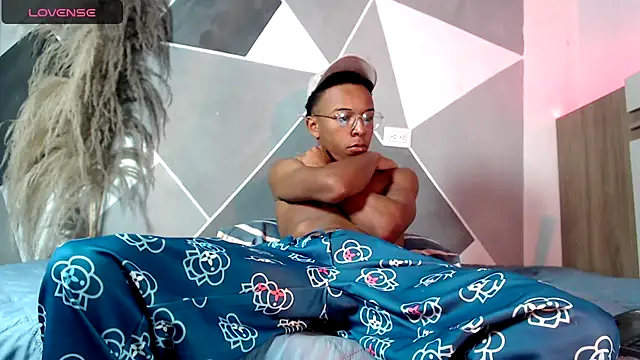 Snapshot of DavidLondo chatting on November 20, 2025, 2:18 pm DavidLondo online show from November 20, 2025, 2:18 pm