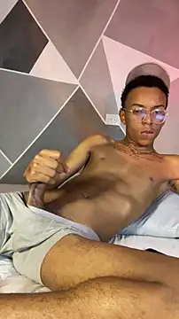 Snapshot of DavidLondo chatting on November 28, 2025, 7:03 pm DavidLondo online show from November 28, 2025, 7:03 pm