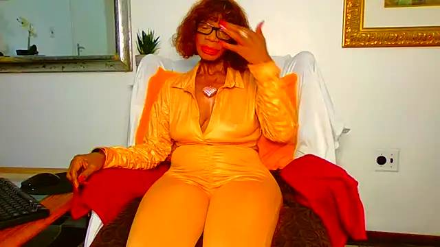 Snapshot of ModelZoee chatting on May 16, 2026, 8:35 am ModelZoee online show from May 16, 2026, 8:35 am