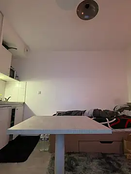 Snapshot of Renoirmonter chatting on April 8, 2026, 4:36 am Renoirmonter online show from April 8, 2026, 4:36 am