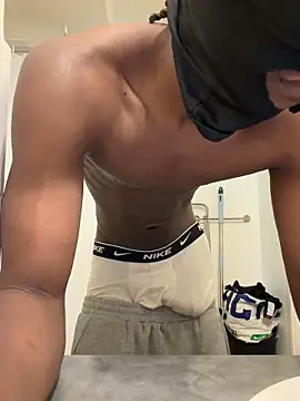 Snapshot of Renoirmonter chatting on March 26, 2026, 10:29 pm Renoirmonter online show from March 26, 2026, 10:29 pm