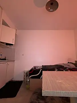 Snapshot of Renoirmonter chatting on April 11, 2026, 6:43 am Renoirmonter online show from April 11, 2026, 6:43 am