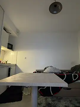 Snapshot of Renoirmonter chatting on April 4, 2026, 9:32 pm Renoirmonter online show from April 4, 2026, 9:32 pm