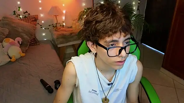 Snapshot of Matty_Sparkk chatting on May 3, 2026, 1:25 pm Matty Sparkk online show from May 3, 2026, 1:25 pm
