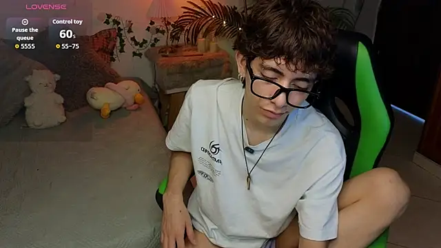 Snapshot of Matty_Sparkk chatting on May 24, 2026, 1:33 pm Matty Sparkk online show from May 24, 2026, 1:33 pm