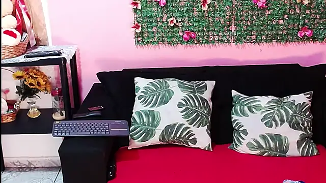 DianaGom online show from September 15, 2025, 5:41 am