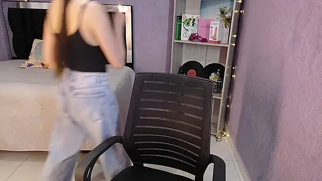 sweet c4ndy online show from December 5, 2025, 6:50 pm