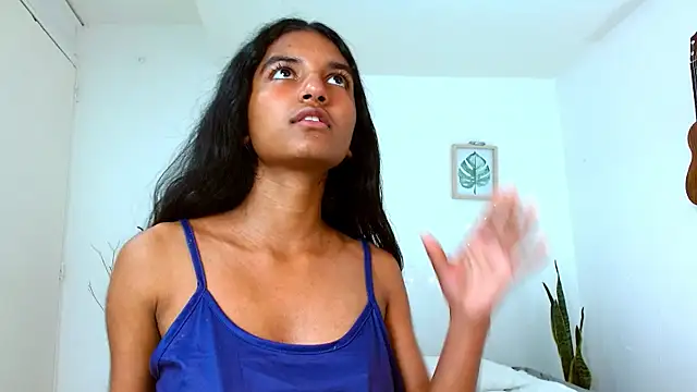 YuliethPetite online show from March 20, 2025, 3:25 pm