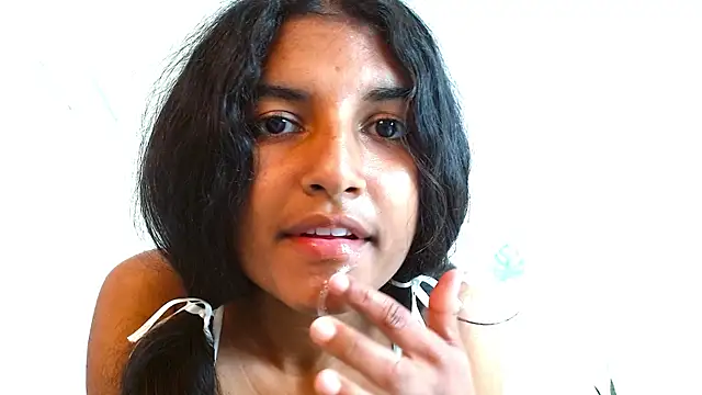 YuliethPetite online show from March 21, 2025, 5:02 pm