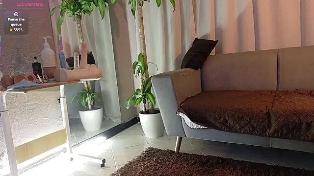 YuliethPetite online show from November 26, 2025, 11:32 am