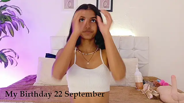 YuliethPetite online show from September 13, 2025, 7:47 pm