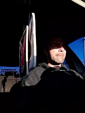 Snapshot of MaksDzubaV chatting on March 11, 2026, 3:06 pm MaksDzubaV online show from March 11, 2026, 3:06 pm