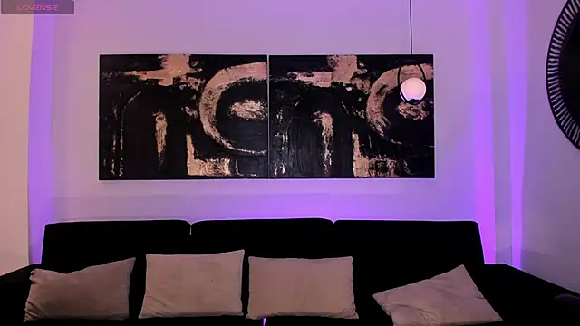 CandaseRussell online show from November 15, 2025, 8:02 pm