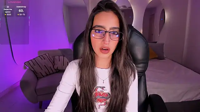 LarisaSmirnov online show from December 5, 2025, 3:38 am