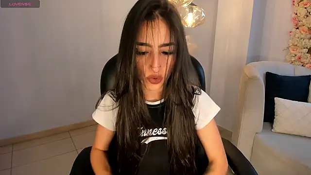 LarisaSmirnov online show from November 8, 2025, 4:27 am