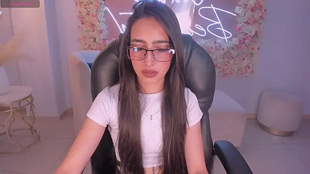 LarisaSmirnov online show from November 27, 2025, 5:19 am