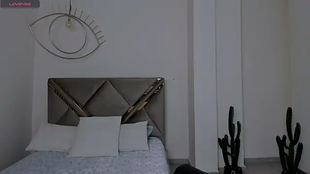 MaiaCollins online show from February 4, 2026, 5:41 pm