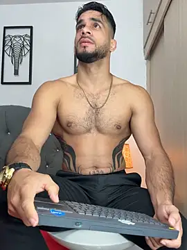 Snapshot of Maximiliano_ford chatting on October 5, 2025, 10:39 am Maximiliano ford online show from October 5, 2025, 10:39 am