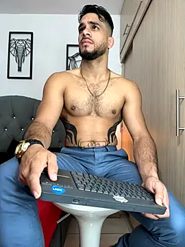 Snapshot of Maximiliano_ford chatting on October 3, 2025, 10:39 am Maximiliano ford online show from October 3, 2025, 10:39 am
