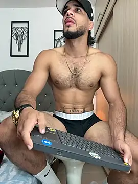 Snapshot of Maximiliano_ford chatting on March 22, 2025, 9:45 am Maximiliano ford online show from March 22, 2025, 9:45 am