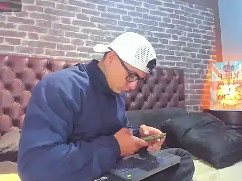 Snapshot of Max_Stron111 chatting on January 9, 2026, 1:51 pm Max Stron111 online show from January 9, 2026, 1:51 pm