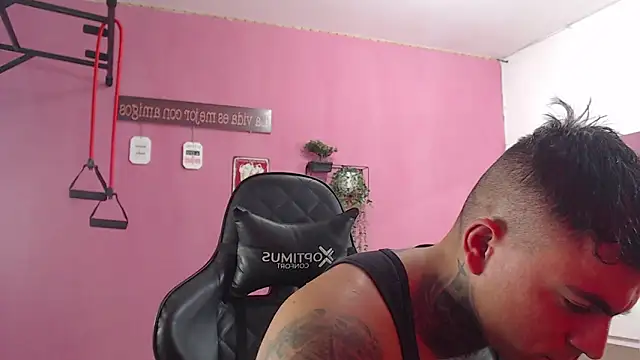 Snapshot of Max_Stron111 chatting on March 21, 2025, 4:40 pm Max Stron111 online show from March 21, 2025, 4:40 pm