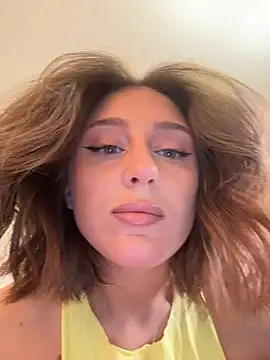 Snapshot of MiaaLoveeee chatting on April 4, 2026, 1:06 pm MiaaLoveeee online show from April 4, 2026, 1:06 pm