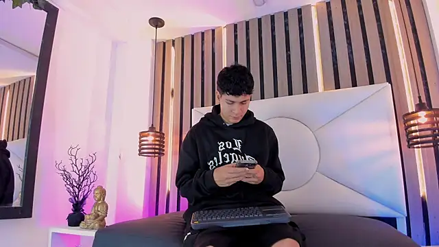 Jhojan twink online show from November 5, 2025, 12:19 pm