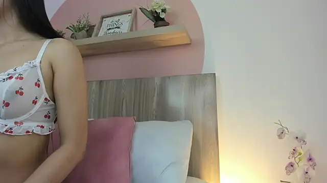 nina blake online show from November 6, 2025, 2:26 am