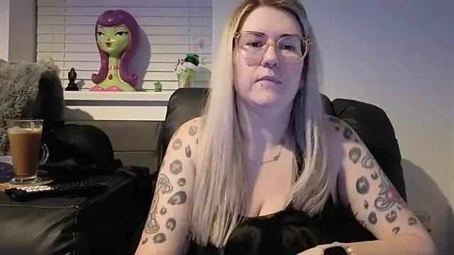 Snapshot of Sizzling_Indie36 chatting on February 1, 2026, 10:08 pm Sizzling Indie36 online show from February 1, 2026, 10:08 pm