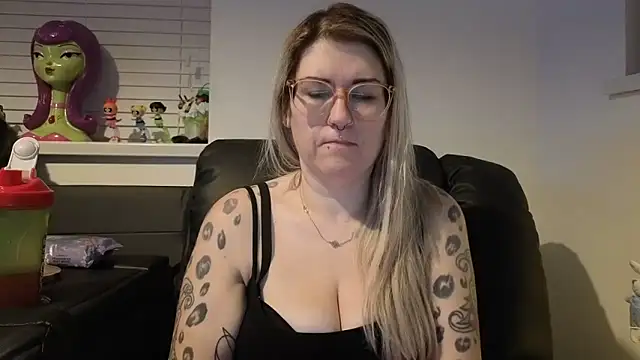 Snapshot of Sizzling_Indie36 chatting on March 1, 2026, 9:04 pm Sizzling Indie36 online show from March 1, 2026, 9:04 pm