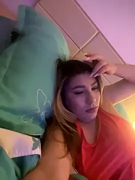 Snapshot of Natasha_Cameron22 chatting on October 14, 2025, 9:47 pm Natasha Cameron22 online show from October 14, 2025, 9:47 pm